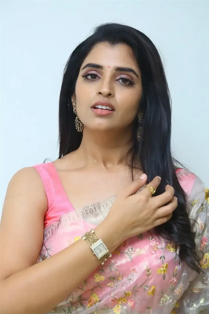 Anchor Shyamala in Pink Saree at Mayapetika Movie Pre Release Event